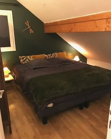Maison Individuelle Avec Piscine Entouree De Montagnes *