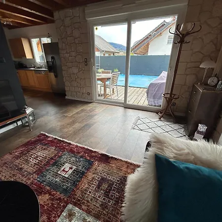 Maison Individuelle Avec Piscine Entouree De Montagnes